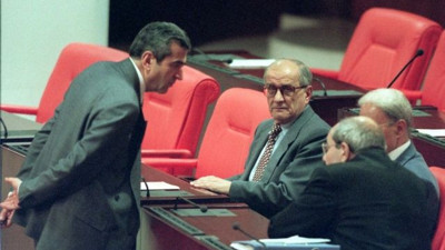 Mümtaz Soysal hayatını kaybetti! Mümtaz Soysal için başsağlığı mesajları! Mümtaz Soysal cenaze töreni bilgileri