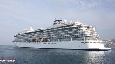 Kuşadası'na yılın ilk kruvaziyeri geldi