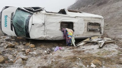 İşçi servisi devrildi: 6 yaralı