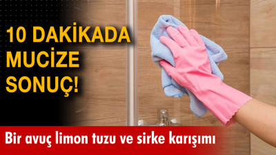 Ovalamadan 10 dakikada duşakabini parlatın! Bir avuç limon tozunun üzerine sirke...