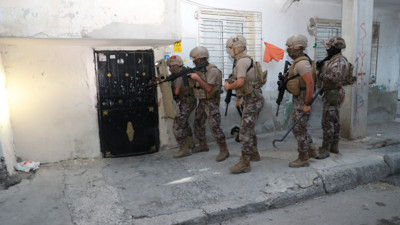 Antalya'da yapılan eş zamanlı operasyonda 45 kişi yakalandı