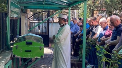 Boğulan 3 çocuk annesi son yolculuğuna uğurlandı