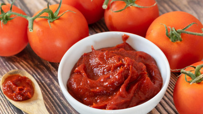 Çürük Domatesten Ne Yapılabilir? Domateslerinizi Değerlendirebileceğiniz Tam Kıvamında Domates Salçası Tarifi!