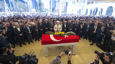 Yönetmen ve yapımcı Türker İnanoğlu son yolculuğuna uğurlandı