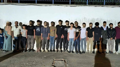 Yurt dışına çıkmaya çalışan 30 kaçak göçmen yakalandı