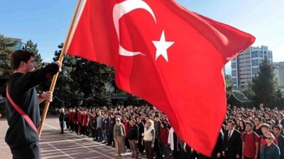 Okullar saygı duruşu ile başlayacak! Açıklama geldi