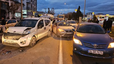 Afyonkarahisar'da zincirleme trafik kazası! Yaralılar var