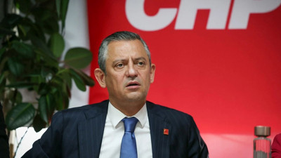 CHP lideri Özgür Özel, dört eski genel başkanı kurultaya davet etti