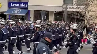 Atina’daki törende Türkiye karşıtı slogan atan askerlere ceza