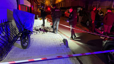 Küçükçekmece’de apartmana silahlı saldırı: Maskeli saldırganlar motosikletle kaçtı