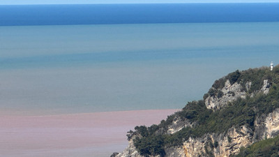 Bartın’da deniz kahverengiye büründü