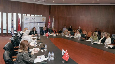 Türk iş kadınları sahnede: Tunus'ta iş forumu düzenlendi