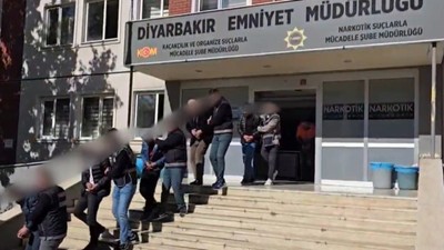 Yıkım kararlı binalarda uyuşturucu ticareti: 29 tutuklama