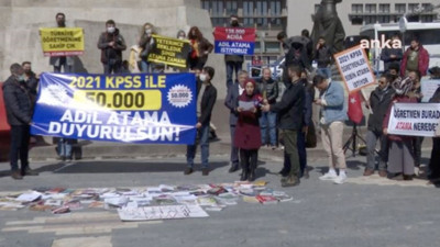 Ataması yapılmayan öğretmenlerden kitaplı protesto