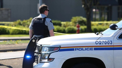 Kanada'da can pazarı: Araç kalabalığın içine daldı