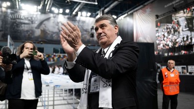 Serdal Adalı, Beşiktaş’ta yeniden başkanlığa seçildi