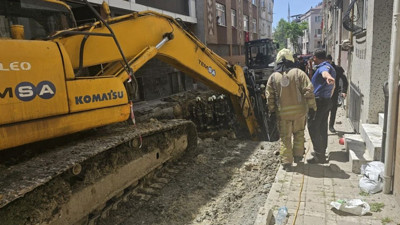 Bayrampaşa'da İSKİ'nin çalışması sırasında göçük! 1 işçi sağ olarak çıkarıldı