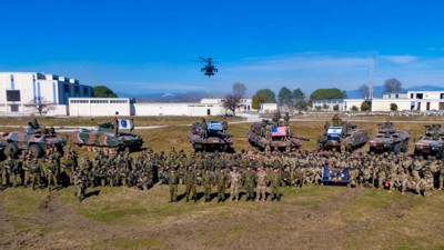 Düşman kapıda: ABD ve müteffikleri Yunanistan'a tank, helikopter ve uçak getirdi