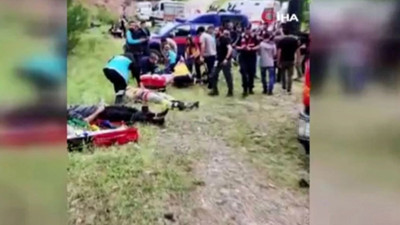 Motospor gözetmenlerini taşıyan midibüs şarampole uçtu: Çok sayıda yaralı var!