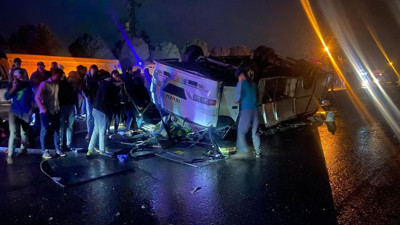 Hatay’da tarım işçilerini taşıyan midibüs devrildi: 25 yaralı!