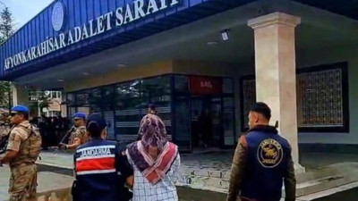 Aile içi cinayet: Eşarp boğmacasıyla öldürüldü, cesedi patpatla attılar