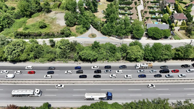 Bayram dönüşü çileye dönüştü: Otoyolda kilometrelerce araç kuyruğu!