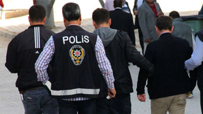 İzmir'de FETÖ operasyonu: 14’ü polis 20 şüpheli gözaltında