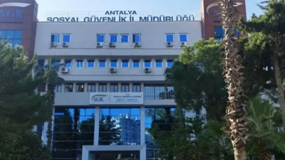 SGK'da rüşvet operasyonu: Eski il müdürü ve 2 müfettiş gözaltına alındı
