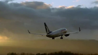 Ankara- Bingöl seferini yapan yolcu uçağına yıldırım isabet etti