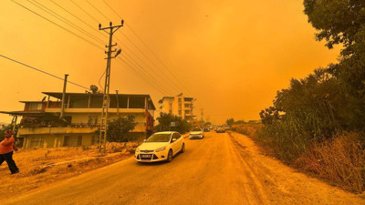 Hatay'da 8 noktada yangın paniği! Vali'den umut veren açıklama geldi