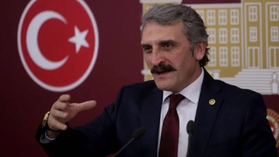 AK Partili eski vekilden Cumhuriyete ‘Çamuriyet’ hakareti