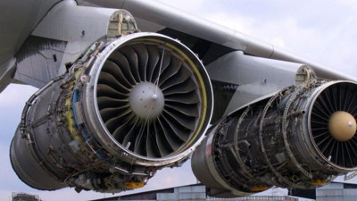 İtalya'da kalkışa hazırlanan uçağın motoruna kapılan kişi yaşamını yitirdi