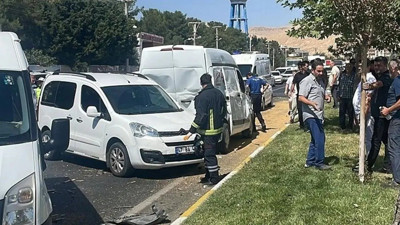 Mardin’de 7 araç birbirine girdi: Zincirleme kazada 3 kişi yaralandı