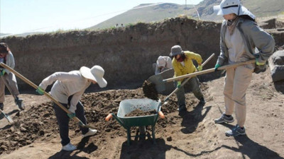 Urartuların 2 bin 700 yıllık salonu gün yüzüne çıkıyor