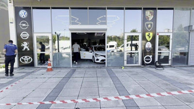 Halkalı’da oto galeriye kurşun yağmuru! Araçlar delik deşik, bir kişi yaralı