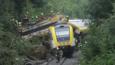 Almanya'da tren kazası! 3 kişi hayatını kaybetti, 41 yaralı