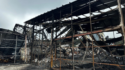 Çekmeköy’de yanan sünger fabrikasının son hali havadan görüntülendi! Geride sadece iskelet kaldı