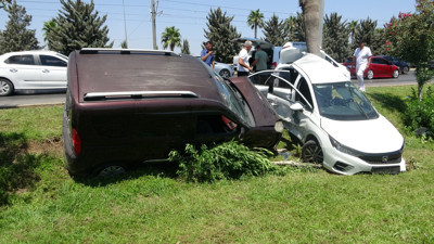 Antalya’da zincirleme kaza! 3 araca ve sivil polis aracına çarptı: 2 polis yaralandı
