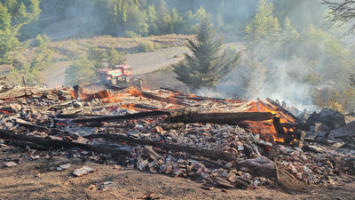 Kastamonu’da aynı gün içinde ikinci orman yangını: Alevler köye sıçradı, samanlıklar kül oldu