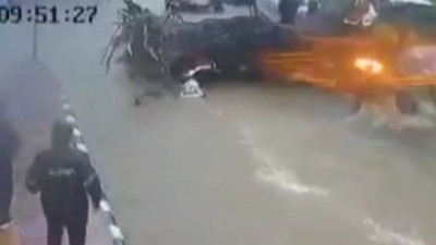 Fırtınada motosikletli baba-kızın üzerine ağaç devrildi: 1 ölü, 1 yaralı