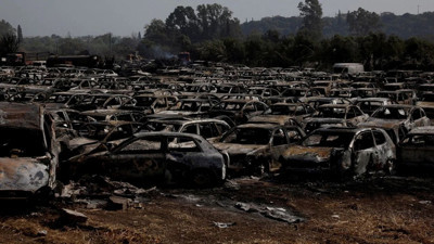 Orman yangını otoparka sıçradı: 550 araç küle döndü