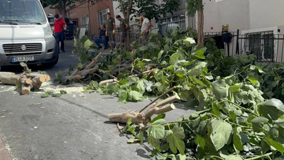 İstanbul'da şiddetli fırtına: Yaralılar var!