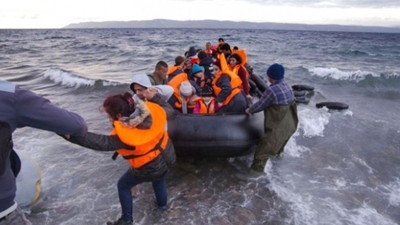 İzmir açıklarında düzensiz göçmen operasyonu: 115 göçmen yakalandı, 25’i ölümden kurtarıldı