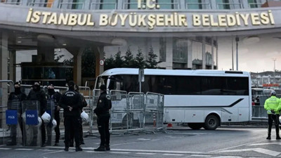 İBB yolsuzluk soruşturmasında şok itiraf: İYİ Partili isme koli koli telefon gönderilmiş!