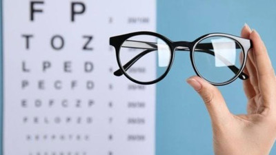 Gözlük kullananlara müjde! Çiziklerden kurtulmanın doğal yolları bulundu