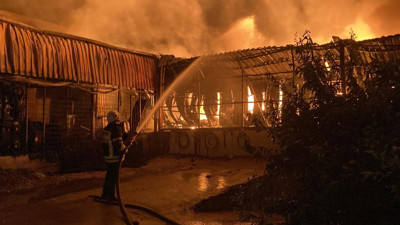 Düğün gününde ev ve limon deposu alevlere teslim oldu: Baba gözyaşlarını tutamadı