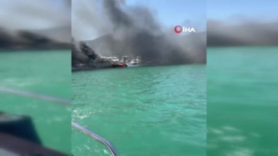 İzmir'de marinada yangın! Çok sayıda tekne kullanılamaz hale geldi