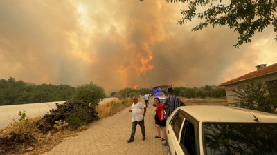 Denizli-Aydın sınırında alevler büyüdü! 4 gündür süren yangında bir köy boşaltılıyor