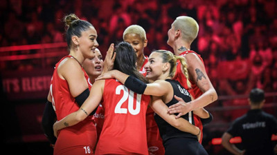 MAÇ ÖZETİNİ İZLEYİN! Filenin Sultanları 3-1 ABD | 2025 Dünya Şampiyonası çeyrek final maç özeti izle, nereden izlenir?