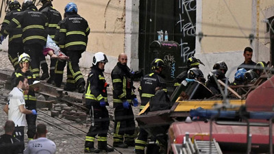 Tramvay raydan çıktı: 15 can kaybı, 18 yaralı